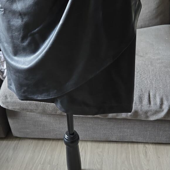 DKNY Women's Flutter Sleeve Faux Wrap with Hardware, Size 2 - Picture 3 of 7